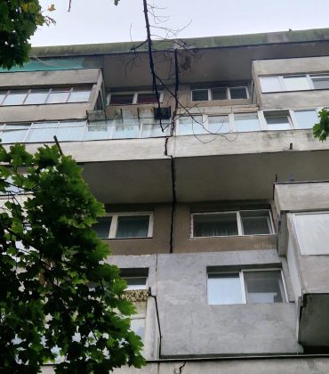 PMB vine cu explicații în privința blocului din Drumul Taberei a cărui locatari au fost evacuați. „Crăpătura există de 9 ani. Nu e de la calitatea construcției, ci de la problemele de canalizare ale imobilului