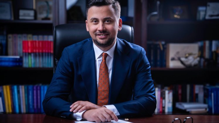 Mihai Alexandru Ghigiu, propus la Ministerul Investițiilor și Proiectelor Europene, cere explicații Guvernului Bolojan pentru întârzierile la plata fondurilor europene