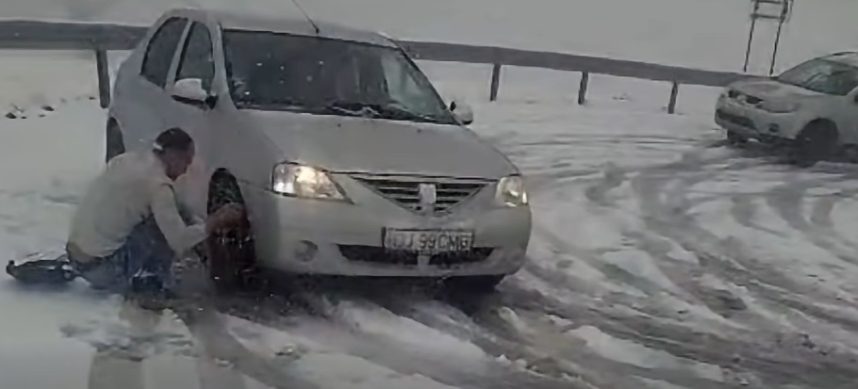 Autoritățile închid circulația pe Transalpina între Rânca şi Obârşia Lotrului din cauza zăpezii (VIDEO)
