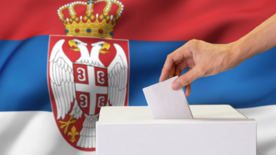 Sârbii votează duminică în alegeri anticipate, în timp ce studenţii încearcă să-l înlăture pe Vucic