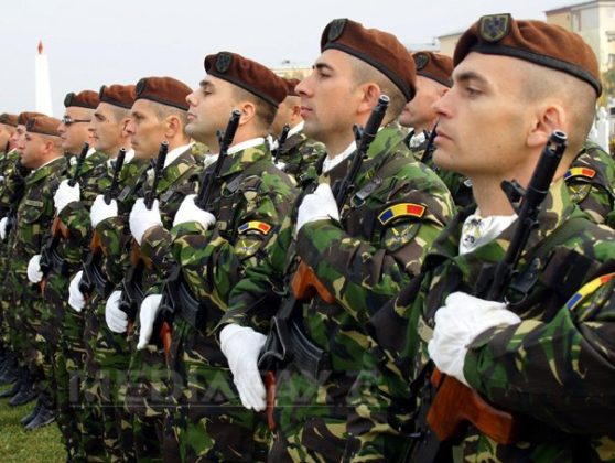 Ceremonii militare şi religioase de Ziua Armatei. Premierul ia parte la evenimentele de la Bucureşti. Nicuşor Dan, vizită la Baza Aeriană 86 de la Borcea