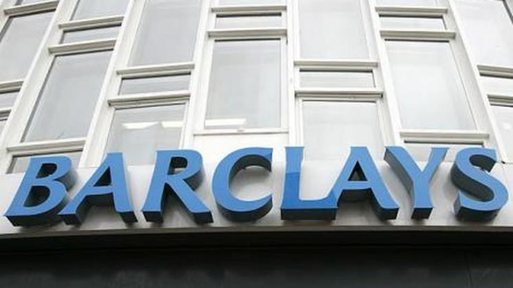 Barclays anunţă concedieri după implementarea AI