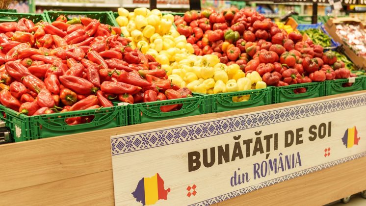Frații Pavăl, patronii Dedeman, nouă mișcare pe gustul românilor: aduc la Carrefour tot mai multe legume și fructe ale fermierilor noștri, dintr-o localitate deja celebră