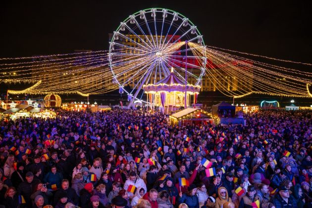 Începe amenajarea celui mai mare târg de Crăciun din București. Se deschide pe 27 noiembrie, în Piața Constituției