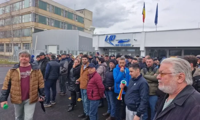 Criză la o mare fabrică românească. Sindicatul IAR Ghimbav protestează împotriva creşterii de peste patru ori a indemnizaţiilor membrilor Consiliului de Administraţie