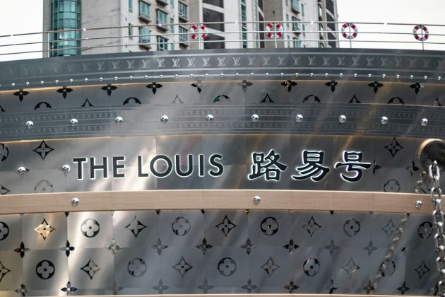 Schimbare istorică pe piața luxului mondial: Chinezii renunță la produsele noi de la LVMH sau Hermès și trec masiv la articole second-hand