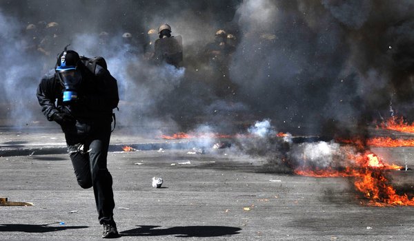 Cod roşu în Franţa în weekend – „Vestele galbene” au convocat oficial manifestaţii pentru sâmbătă în toată ţara