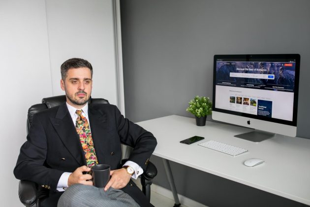 Un român concurează cu Airbnb și Booking. Platforma de cazări Travlocals crește cu 50% și depășește 500.000 de euro investiții