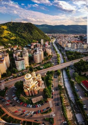Ion Creangă joacă economic în secolul 21. Județul copilăriei noastre își prezintă atuurile la Mogoșoaia
