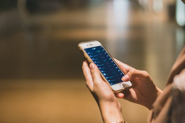 De ce încep oamenii să investească și care sunt barierele care îi fac pe alții să amâne